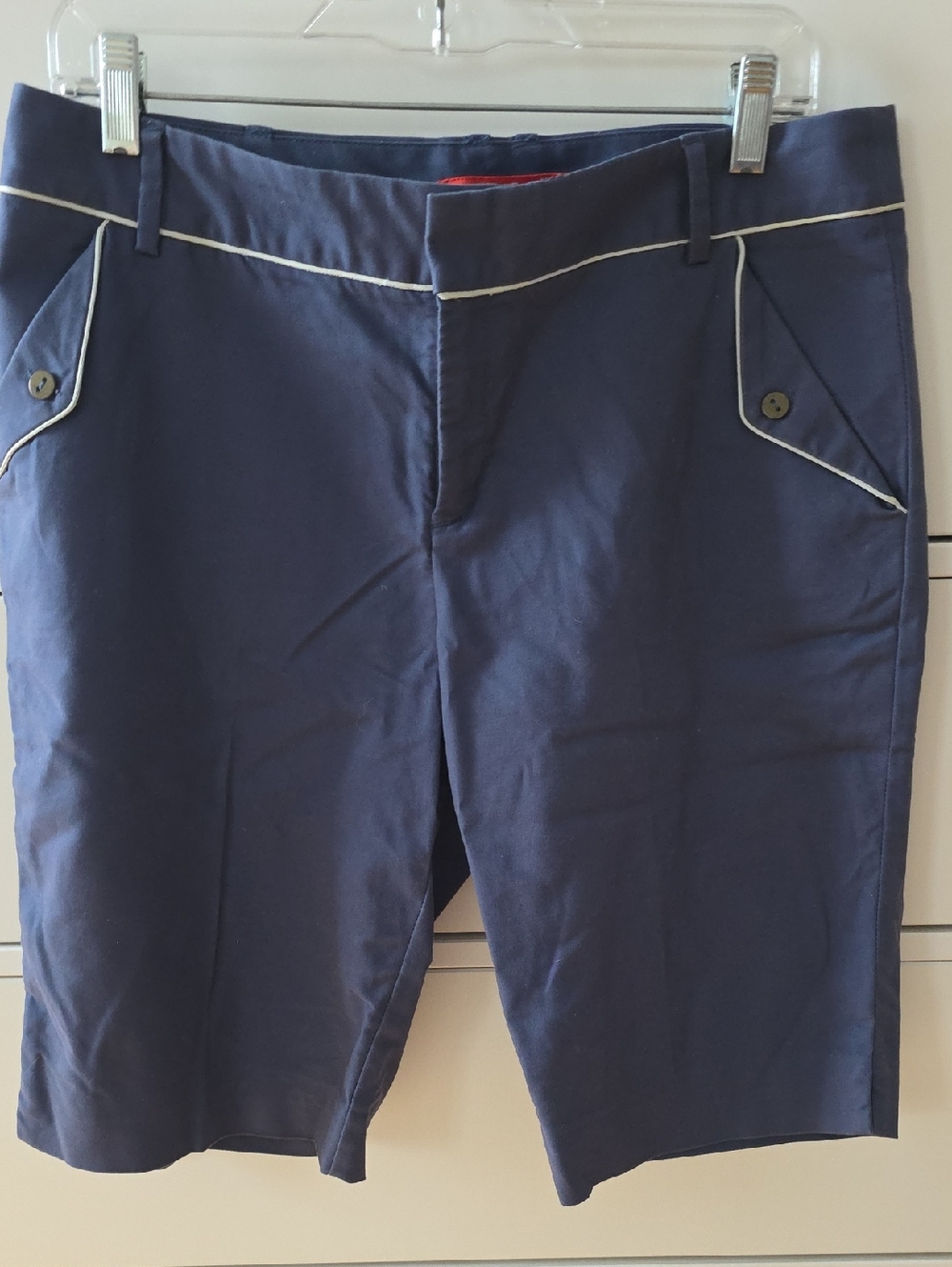 Cartonnier Navy with Red Trim Label Detail